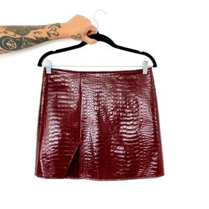 motel burgundy faux snake skin skirt with slit 🐍